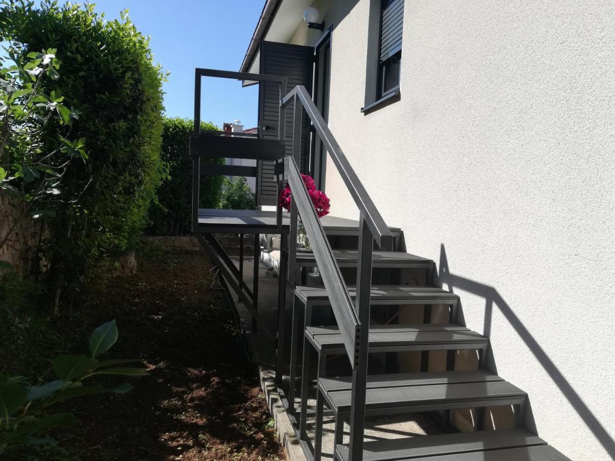 Apartments 4U Omisalj ภายนอก รูปภาพ