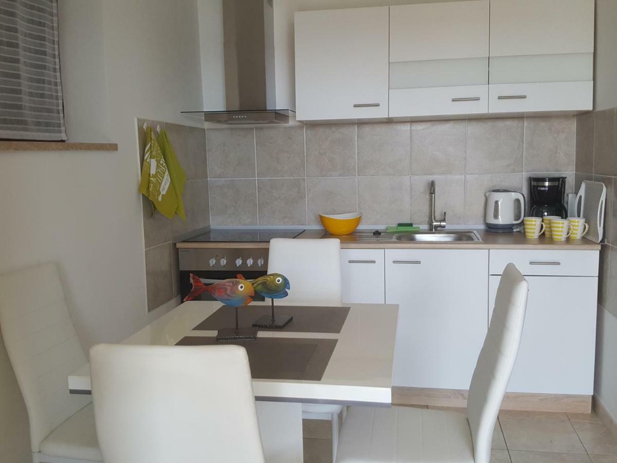Apartments 4U Omisalj ภายนอก รูปภาพ