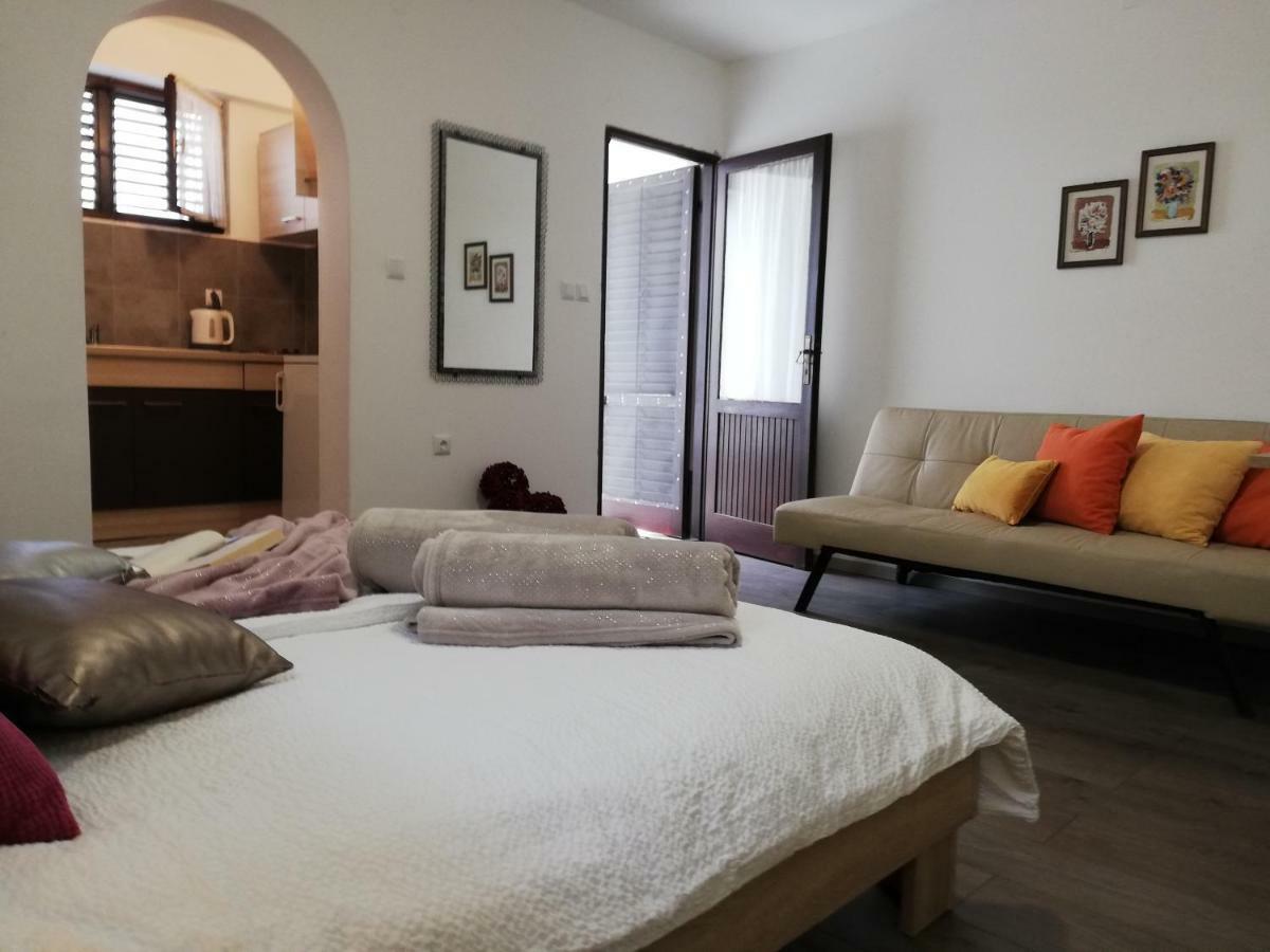 Apartments 4U Omisalj ภายนอก รูปภาพ