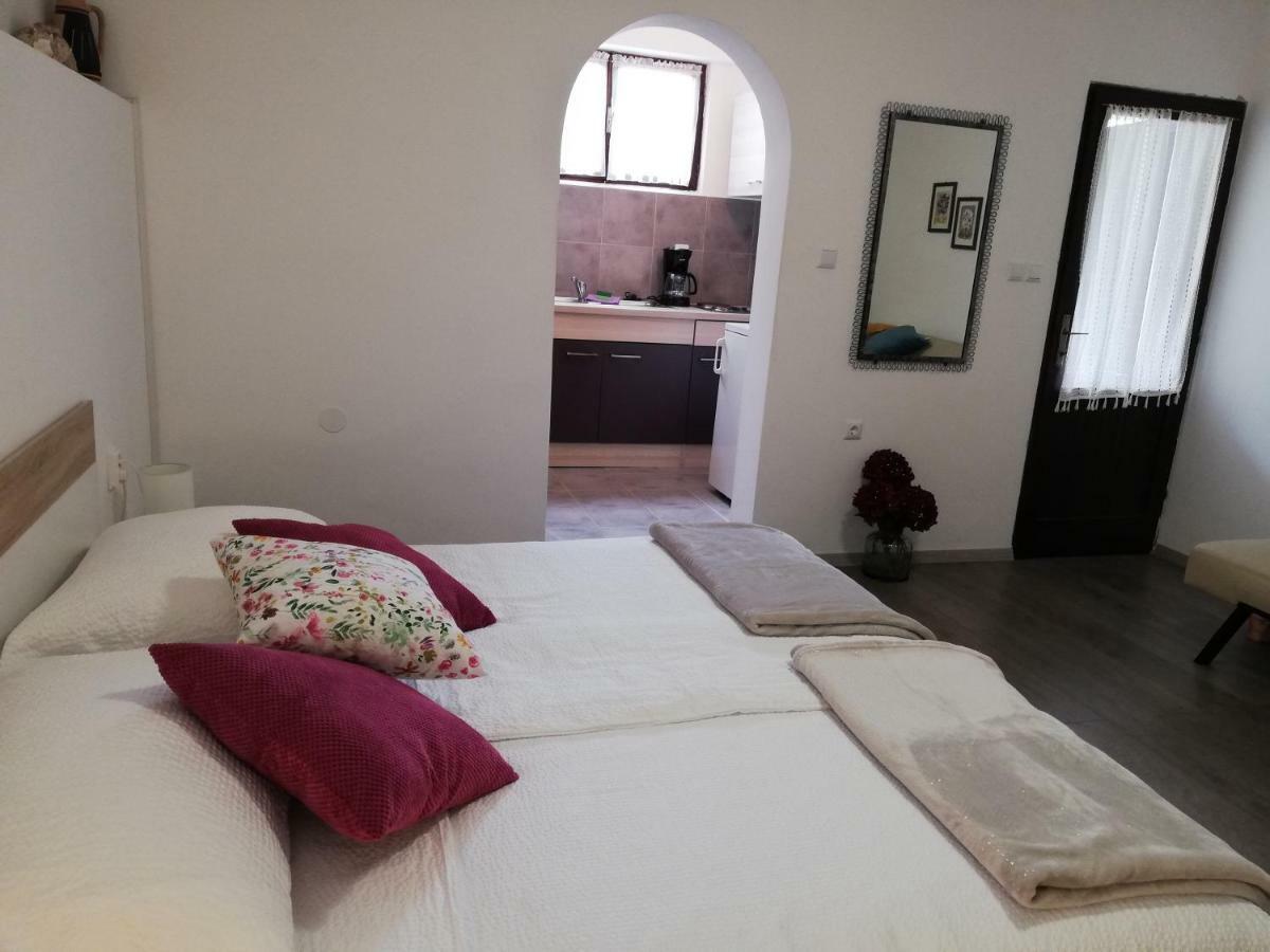 Apartments 4U Omisalj ภายนอก รูปภาพ